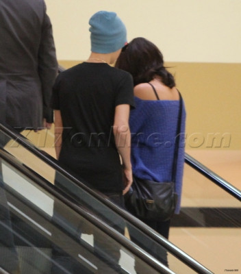 17.06 | Passenado em shopping em Beverly Hills