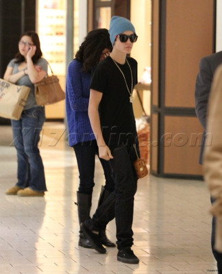 17.06 | Passenado em shopping em Beverly Hills