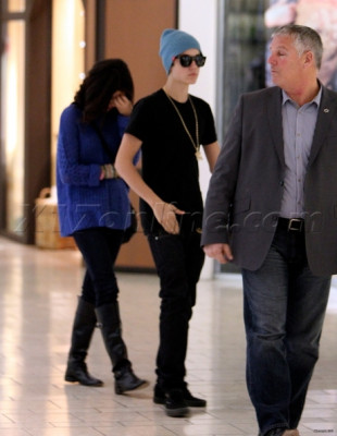 17.06 | Passenado em shopping em Beverly Hills