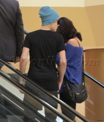 17.06 | Passenado em shopping em Beverly Hills