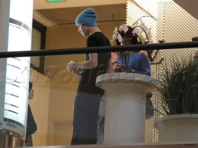 17.06 | Passenado em shopping em Beverly Hills