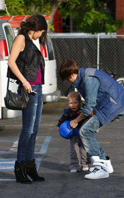 18.02 | Justin Bieber e Jaxon Bieber almoçam em restaurante japonês