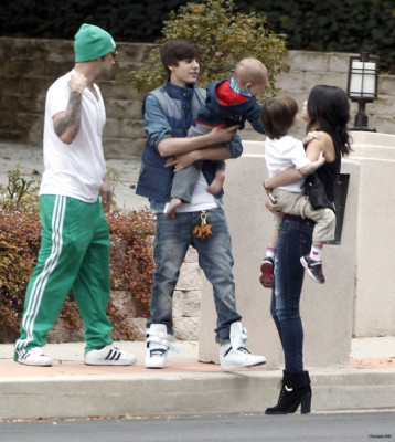 18.02 | Justin Bieber e Jaxon Bieber almoçam em restaurante japonês