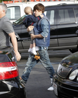 18.02 | Justin Bieber e Jaxon Bieber almoçam em restaurante japonês