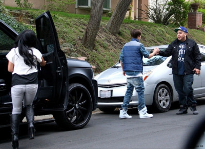 20.02 | Justin Bieber passeando de carro em Los Angeles