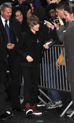 23.03 | Justin Bieber deixando os estúdios do David Letterman