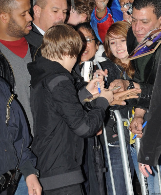 23.03 | Justin Bieber deixando os estúdios do David Letterman