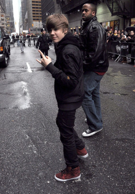 23.03 | Justin Bieber deixando os estúdios do David Letterman