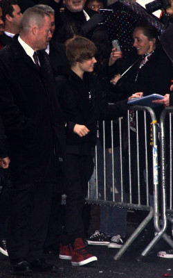 23.03 | Justin Bieber deixando os estúdios do David Letterman