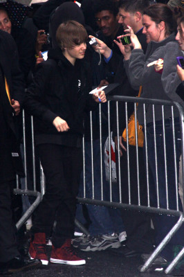 23.03 | Justin Bieber deixando os estúdios do David Letterman