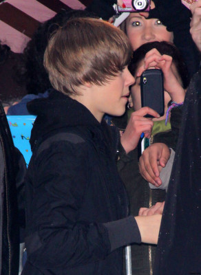23.03 | Justin Bieber deixando os estúdios do David Letterman