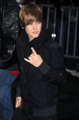 23.03 | Justin Bieber deixando os estúdios do David Letterman