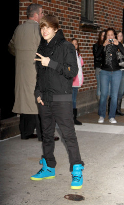 23.03 | Justin Bieber deixando os estúdios do David Letterman