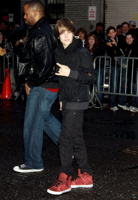 23.03 | Justin Bieber deixando os estúdios do David Letterman