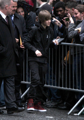 23.03 | Justin Bieber deixando os estúdios do David Letterman