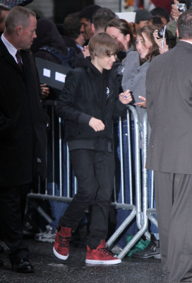 23.03 | Justin Bieber deixando os estúdios do David Letterman