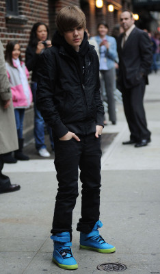 23.03 | Justin Bieber deixando os estúdios do David Letterman