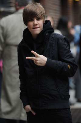 23.03 | Justin Bieber deixando os estúdios do David Letterman