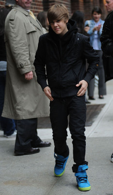 23.03 | Justin Bieber deixando os estúdios do David Letterman