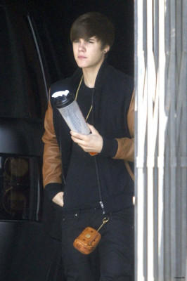 28.02 | Justin Bieber deixando estúdio em Los Angeles