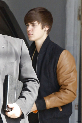 28.02 | Justin Bieber deixando estúdio em Los Angeles
