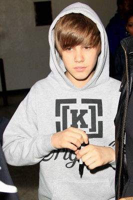 22.03 | Justin Bieber deixando os estúdios do BET
