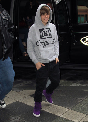 22.03 | Justin Bieber deixando os estúdios do BET