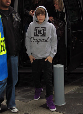 22.03 | Justin Bieber deixando os estúdios do BET