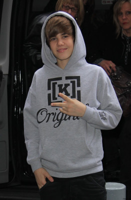 22.03 | Justin Bieber deixando os estúdios do BET