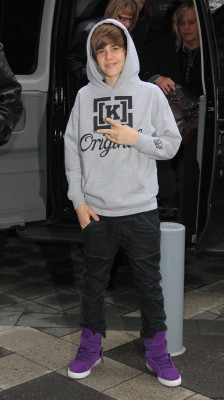 22.03 | Justin Bieber deixando os estúdios do BET