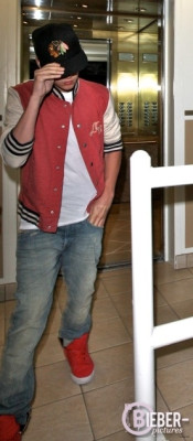 27.03 | Justin Bieber deixando estúdio de gravação em LA