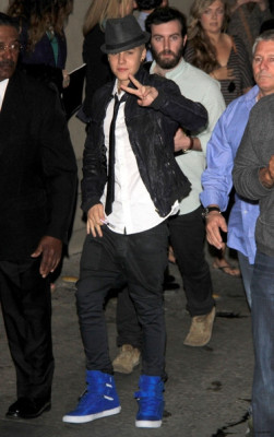 27.03 | Com fãs fora do estudio do Jimmy Kimmel Live