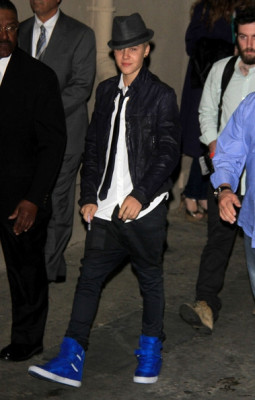 27.03 | Com fãs fora do estudio do Jimmy Kimmel Live