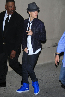 27.03 | Com fãs fora do estudio do Jimmy Kimmel Live