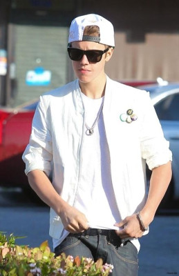 04.08 | Justin Bieber em Beverly Hills