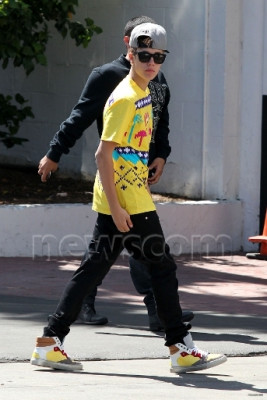 04.10 | Justin Bieber em Beverly Hills