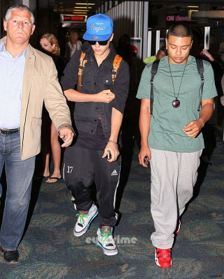 04.12 | Justin Bieber chegando em Miami