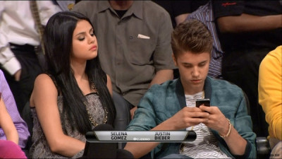 17.04 | Justin Bieber no jogo dos Lakers em Los Angeles