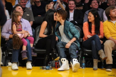 17.04 | Justin Bieber no jogo dos Lakers em Los Angeles