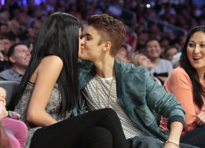 17.04 | Justin Bieber no jogo dos Lakers em Los Angeles