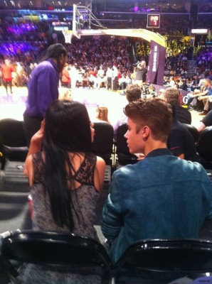 17.04 | Justin Bieber no jogo dos Lakers em Los Angeles