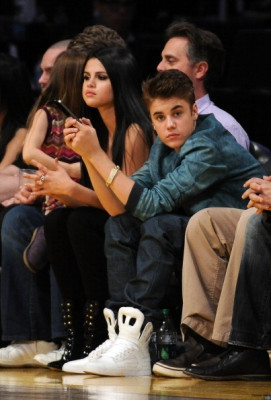 17.04 | Justin Bieber no jogo dos Lakers em Los Angeles
