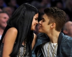 17.04 | Justin Bieber no jogo dos Lakers em Los Angeles