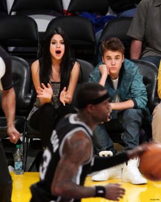 17.04 | Justin Bieber no jogo dos Lakers em Los Angeles