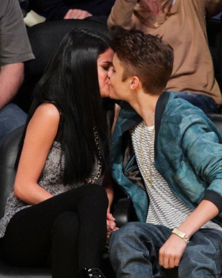 17.04 | Justin Bieber no jogo dos Lakers em Los Angeles