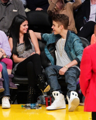 17.04 | Justin Bieber no jogo dos Lakers em Los Angeles