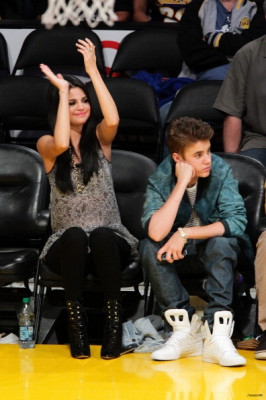 17.04 | Justin Bieber no jogo dos Lakers em Los Angeles