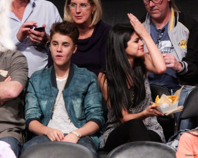 17.04 | Justin Bieber no jogo dos Lakers em Los Angeles