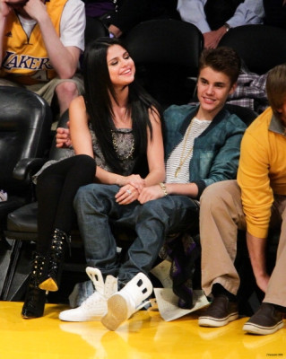 17.04 | Justin Bieber no jogo dos Lakers em Los Angeles