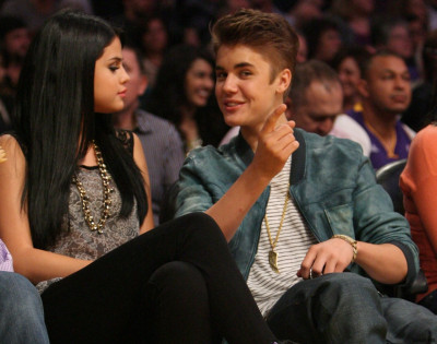17.04 | Justin Bieber no jogo dos Lakers em Los Angeles